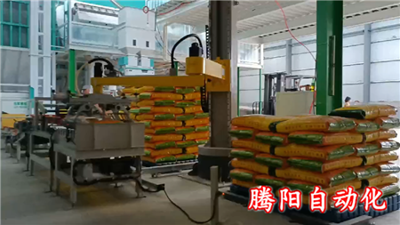 全自動立柱碼垛機器人在小米行業的應用