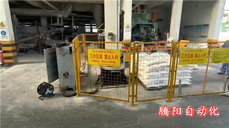 占地面積小安裝靈活的立柱碼垛機器人化工行業(yè)應用