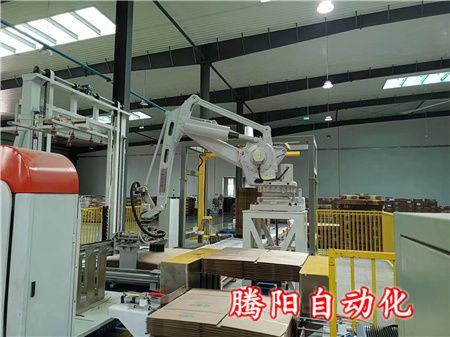 紙箱聯動生產線使用紙板碼垛機器人碼垛