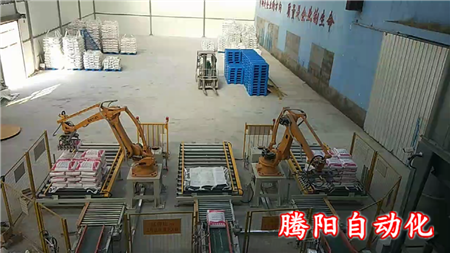 建筑材料行業使用兩臺碼垛機器人負責三線碼垛工作