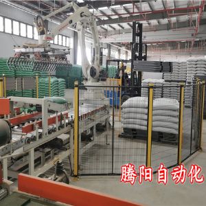 飼料碼垛機器人負責雙線碼垛工作