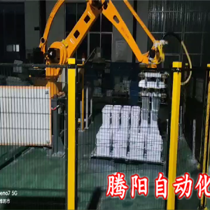 桶裝水溶肥碼垛機(jī)器人輕松駕馭生產(chǎn)高峰